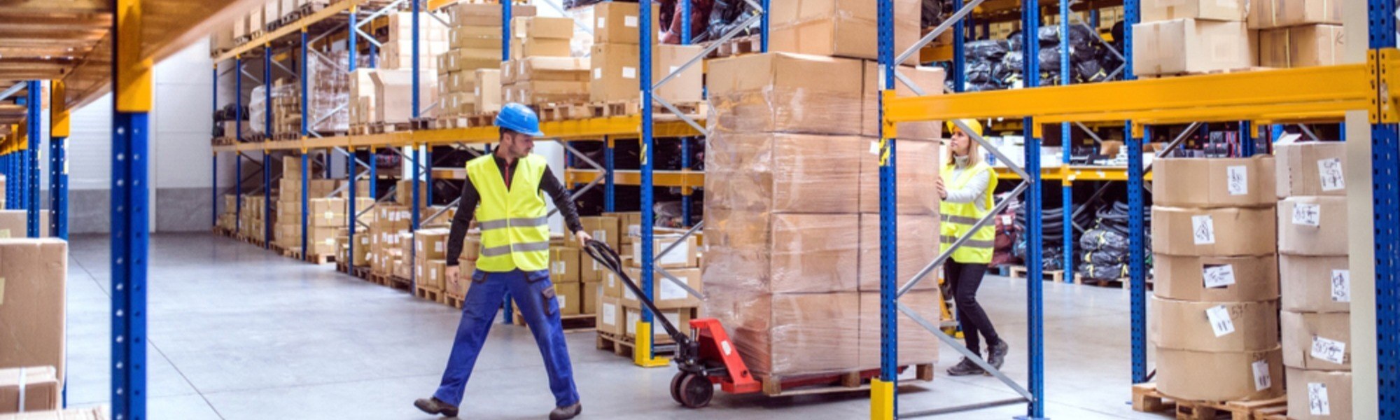 Ca0319a9 team working in a warehouse